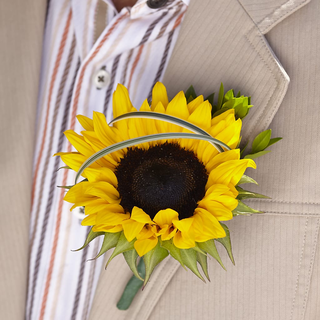 Free Spirit Boutonniere – What A Flowers, Lawrenceville GA